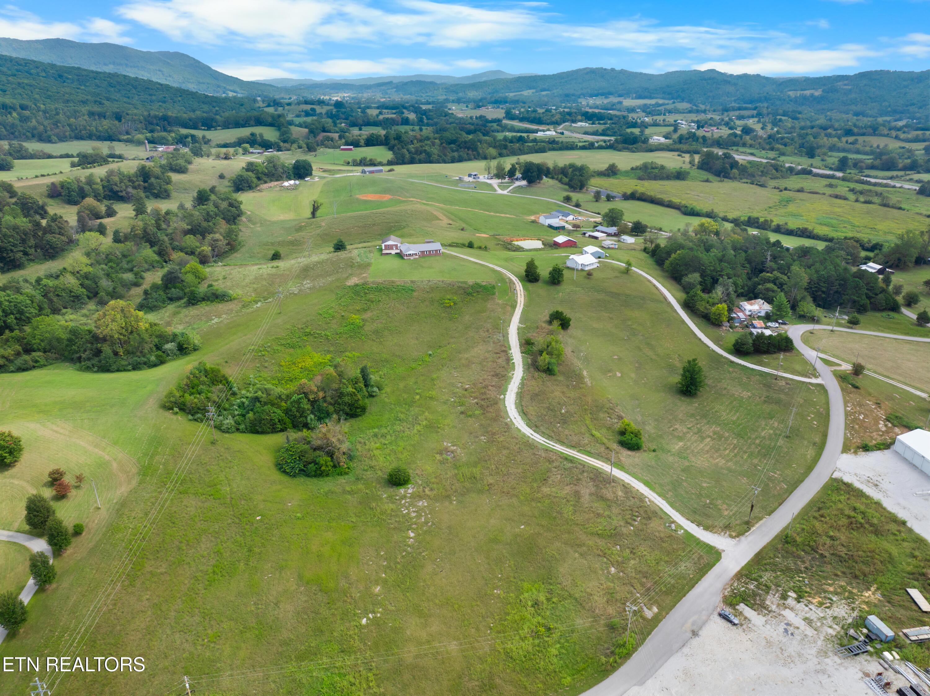 1695 Doaks Creek Road Speedwell TN 37870