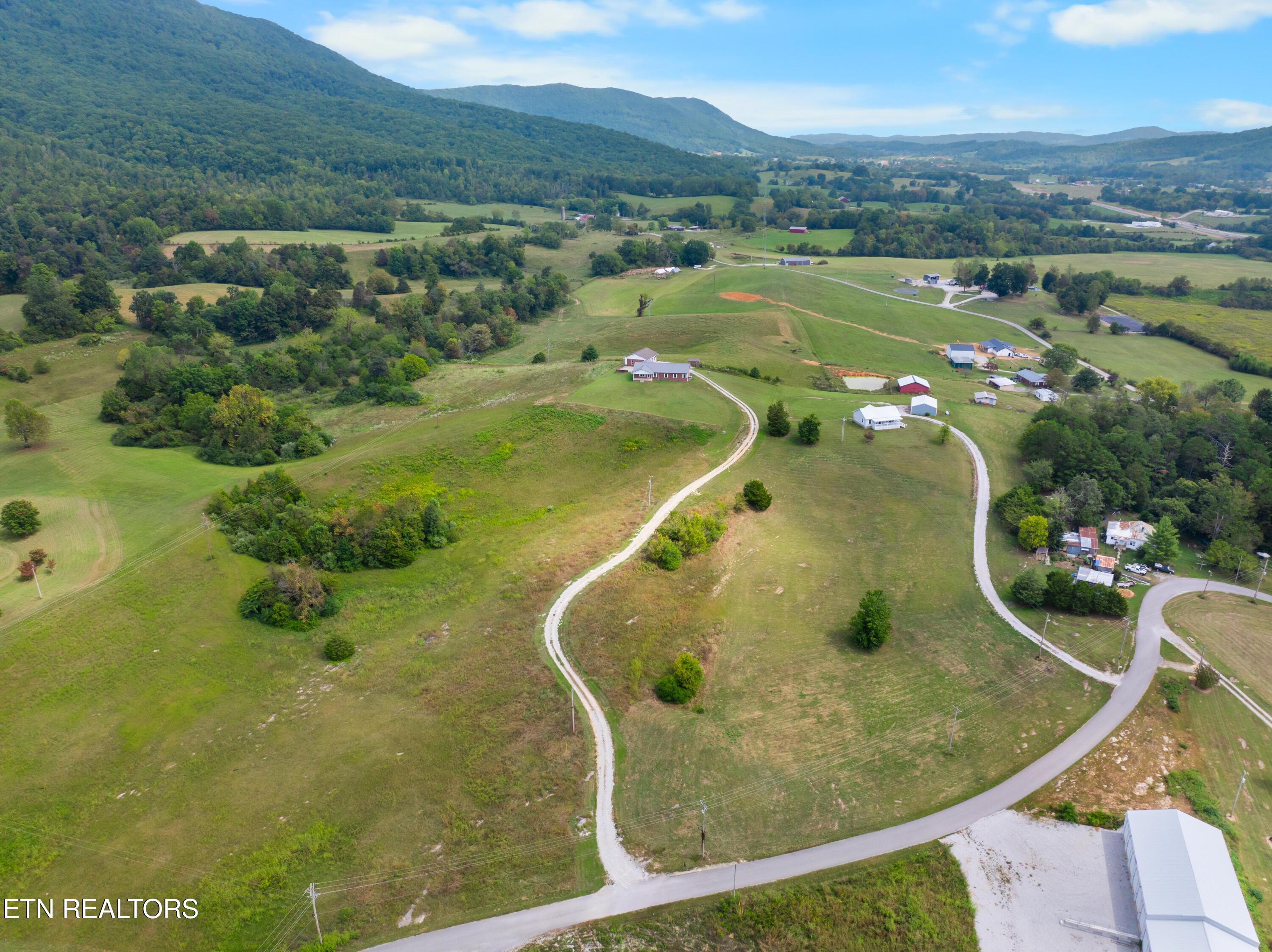 1695 Doaks Creek Road Speedwell TN 37870