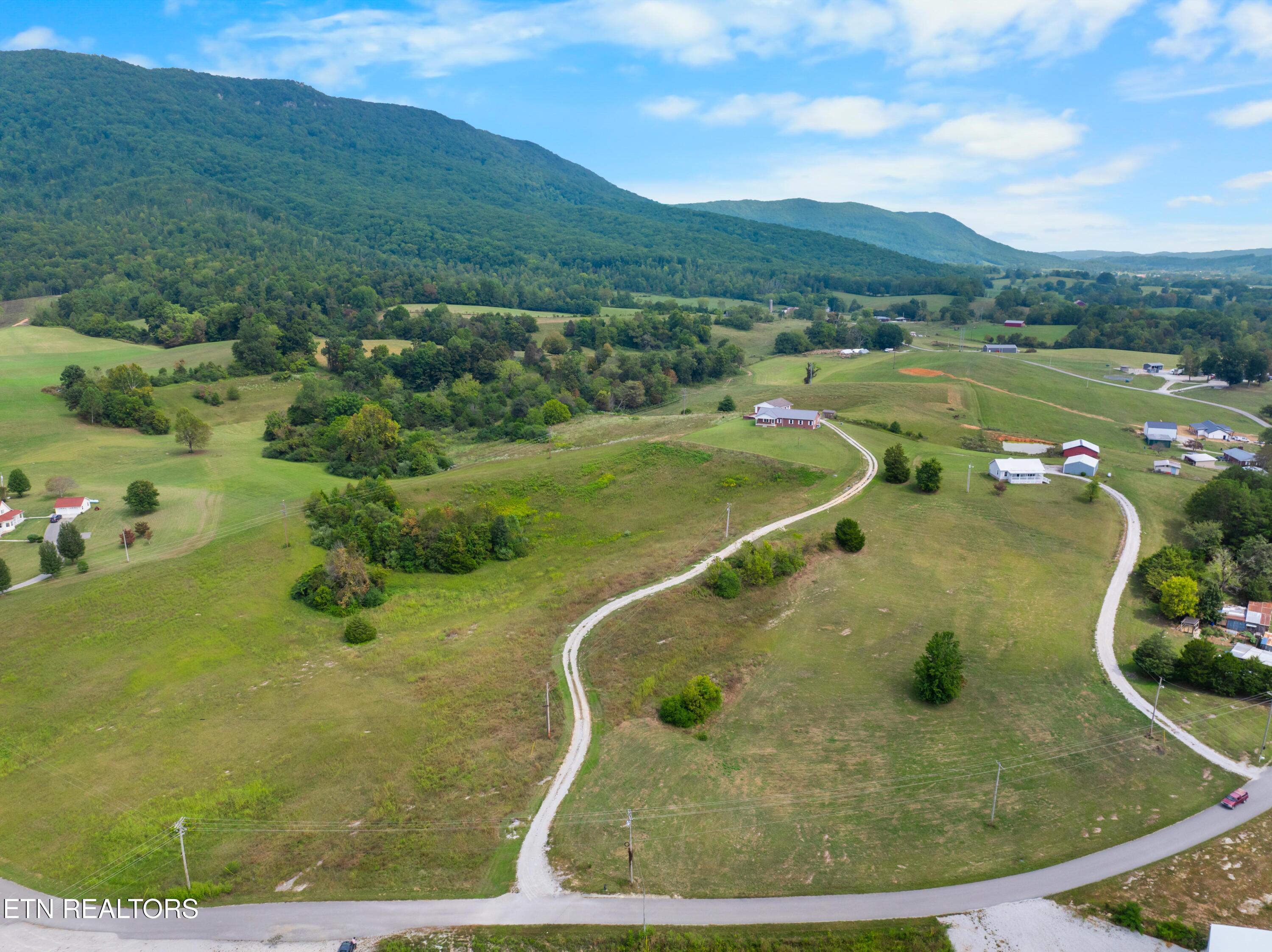1695 Doaks Creek Road Speedwell TN 37870
