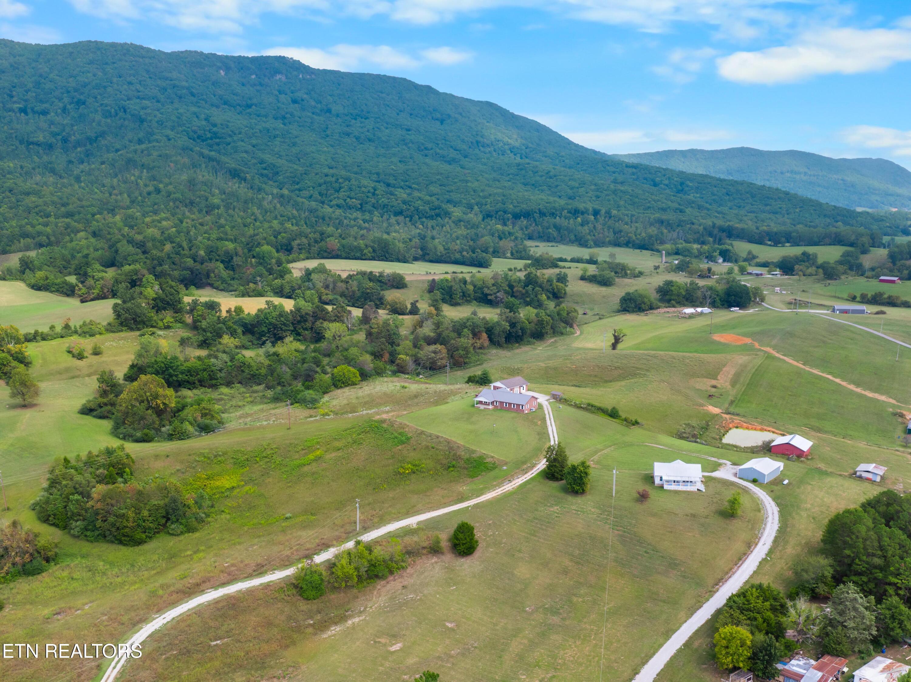 1695 Doaks Creek Road Speedwell TN 37870