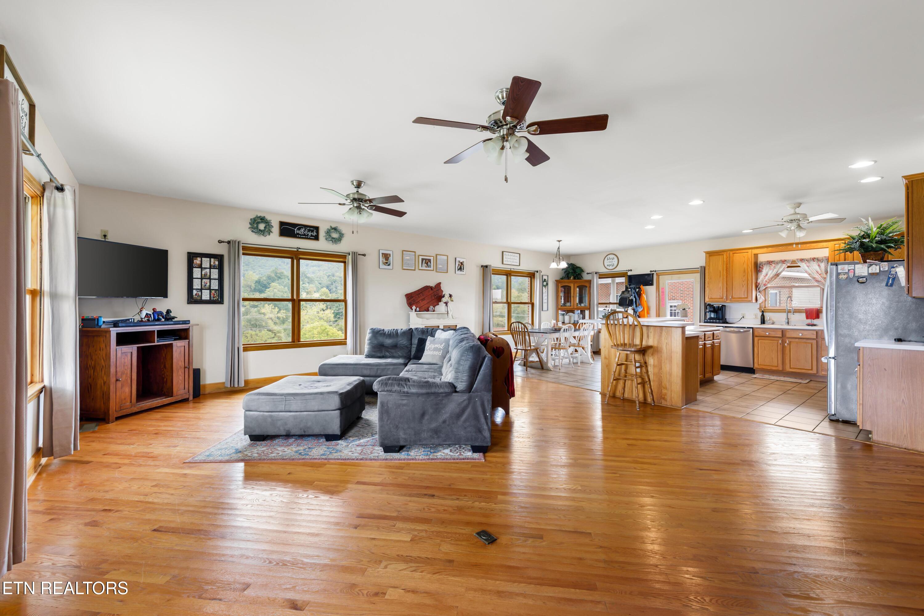 1695 Doaks Creek Road Speedwell TN 37870