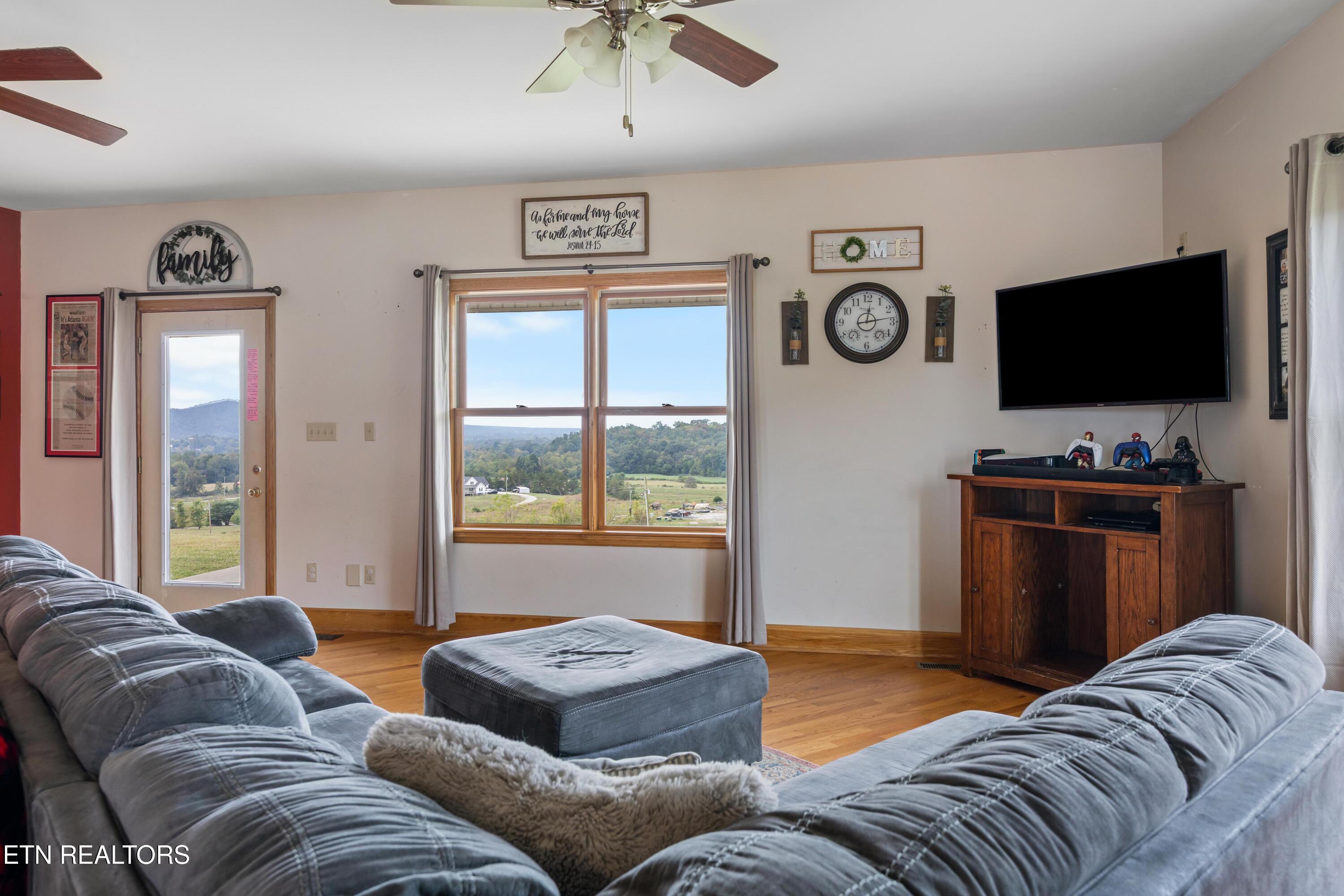 1695 Doaks Creek Road Speedwell TN 37870