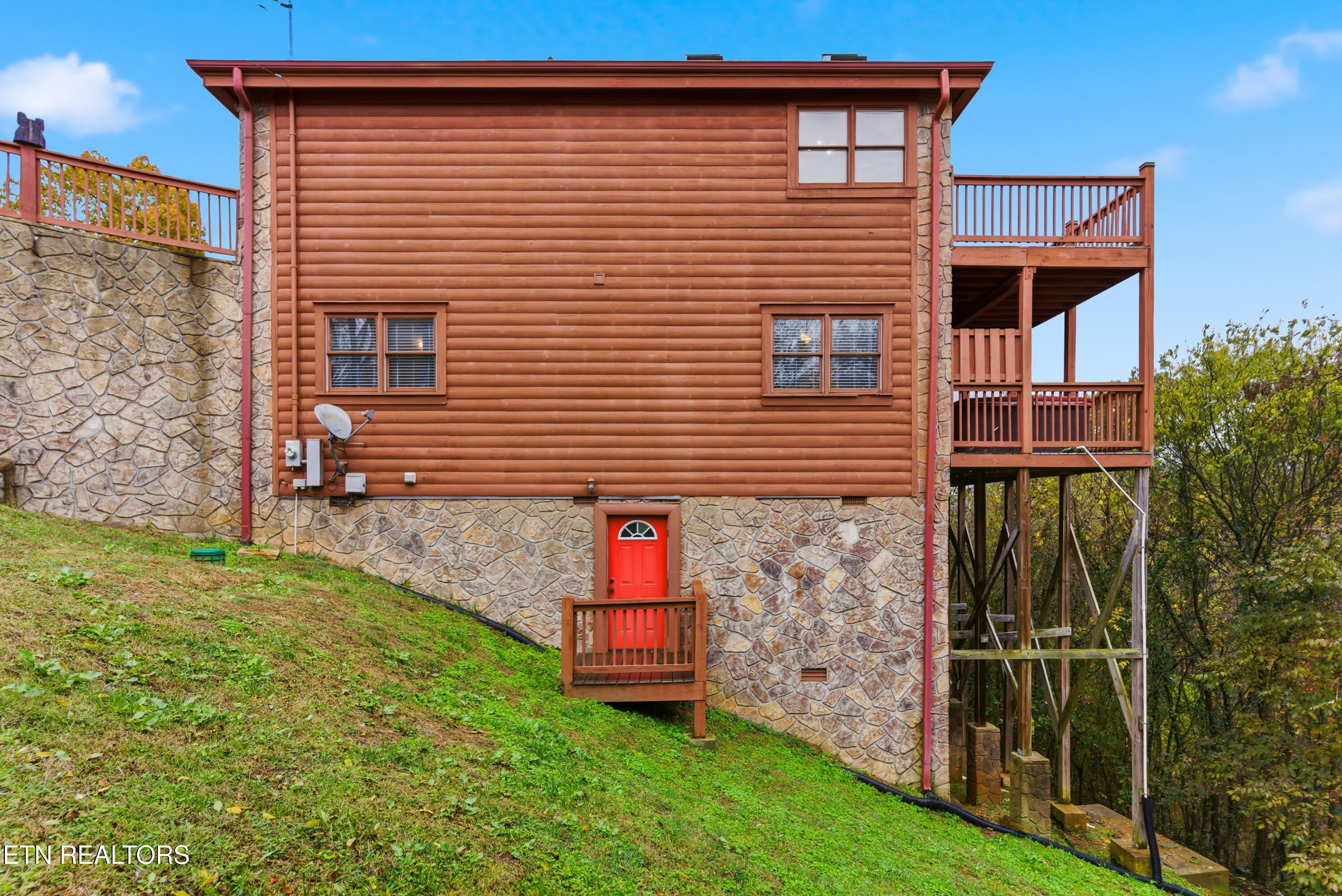 2054 Oakmont Drive Sevierville TN 37876