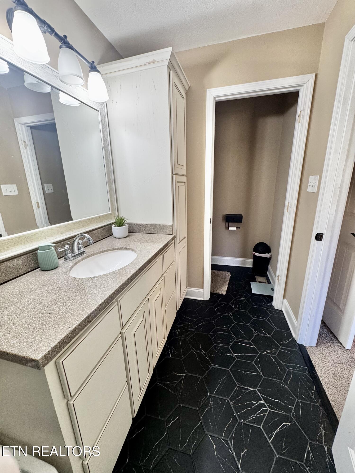 402 Cedar Circle Clinton TN 37716