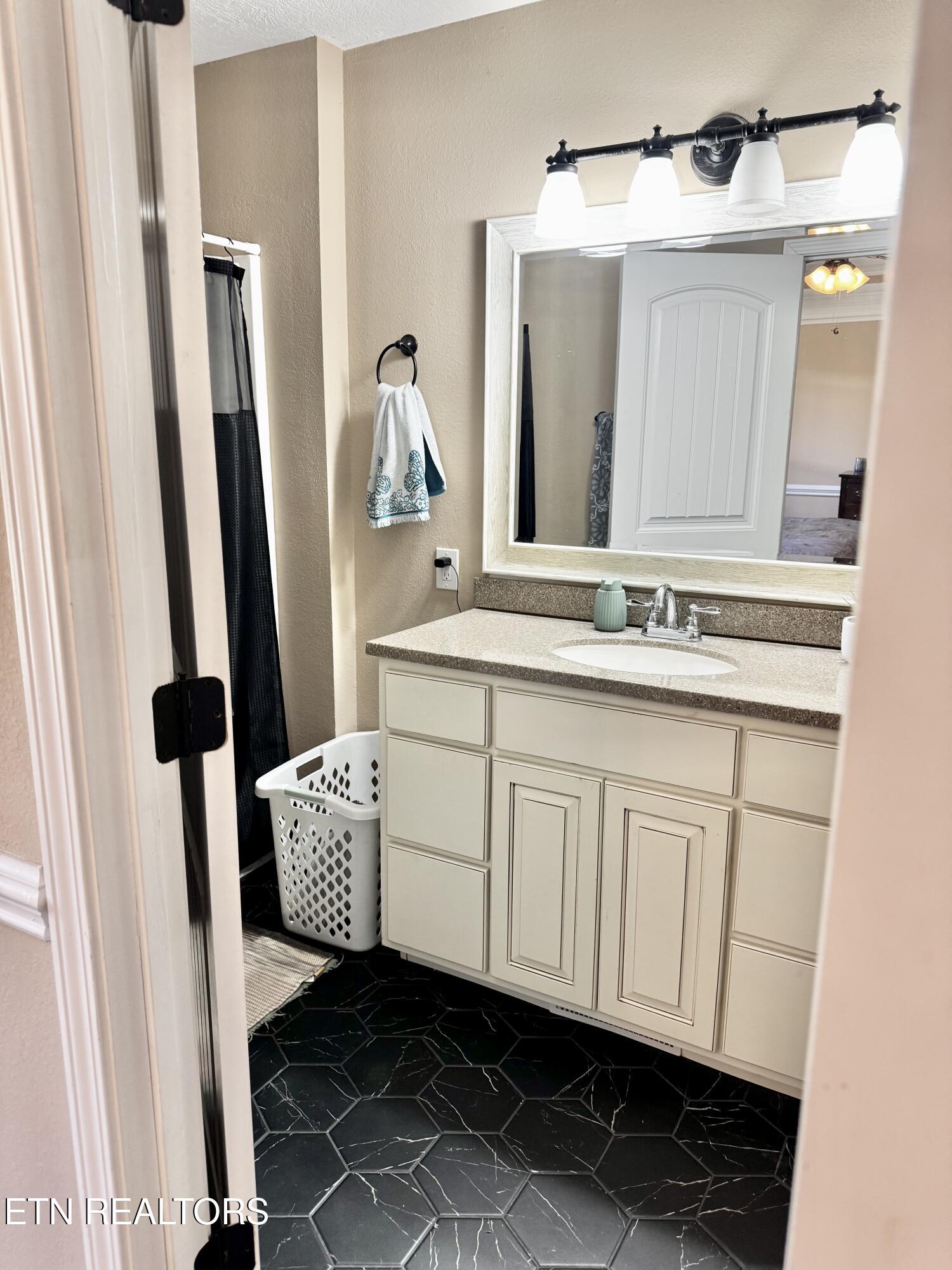 402 Cedar Circle Clinton TN 37716