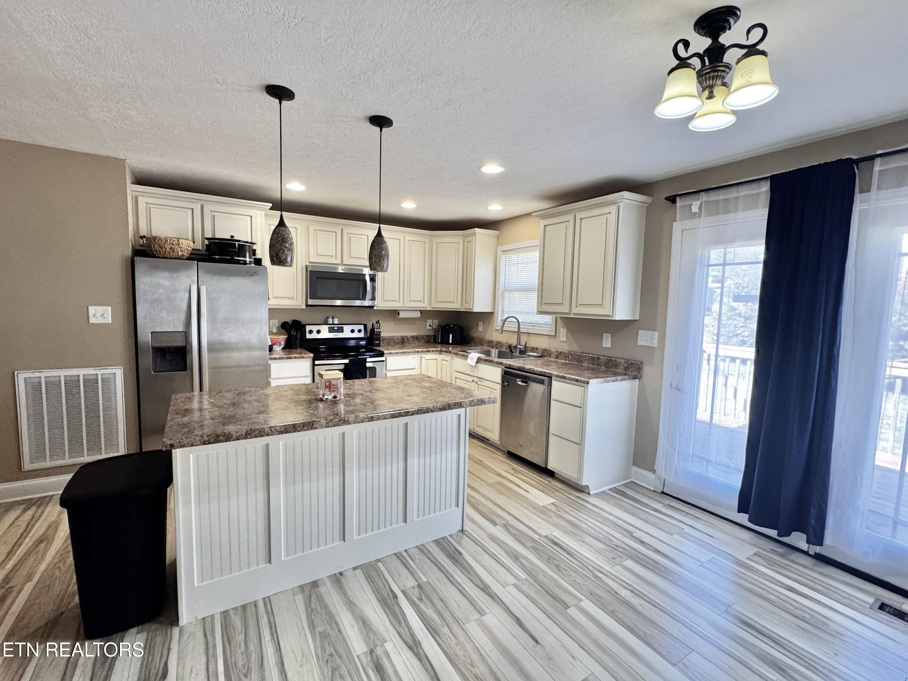 402 Cedar Circle Clinton TN 37716