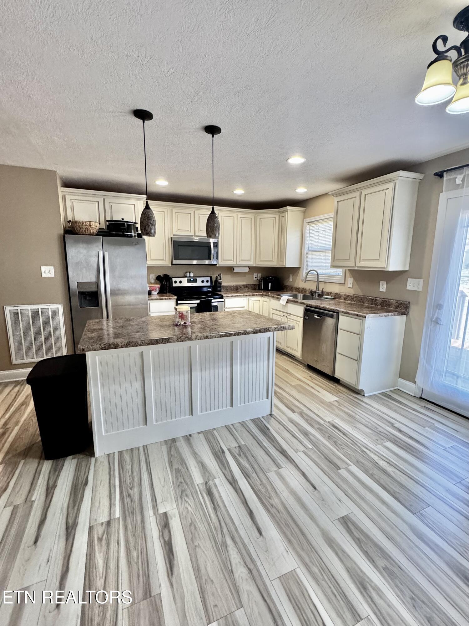 402 Cedar Circle Clinton TN 37716