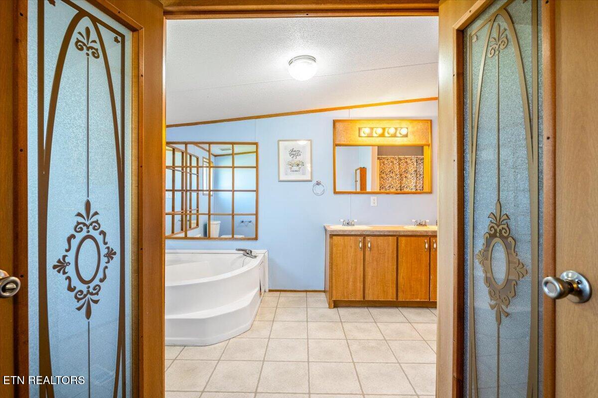 114 Myrtle Vinsant Lane Jacksboro TN 37757