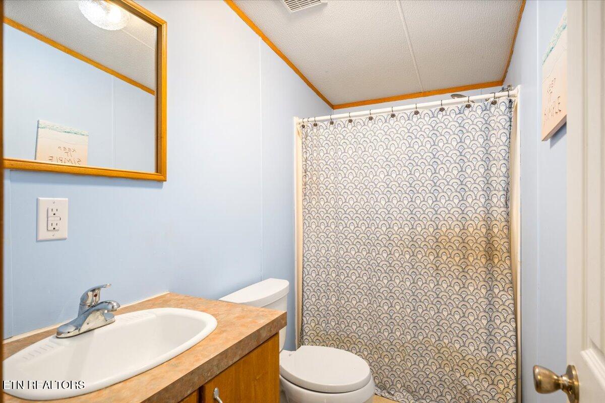 114 Myrtle Vinsant Lane Jacksboro TN 37757