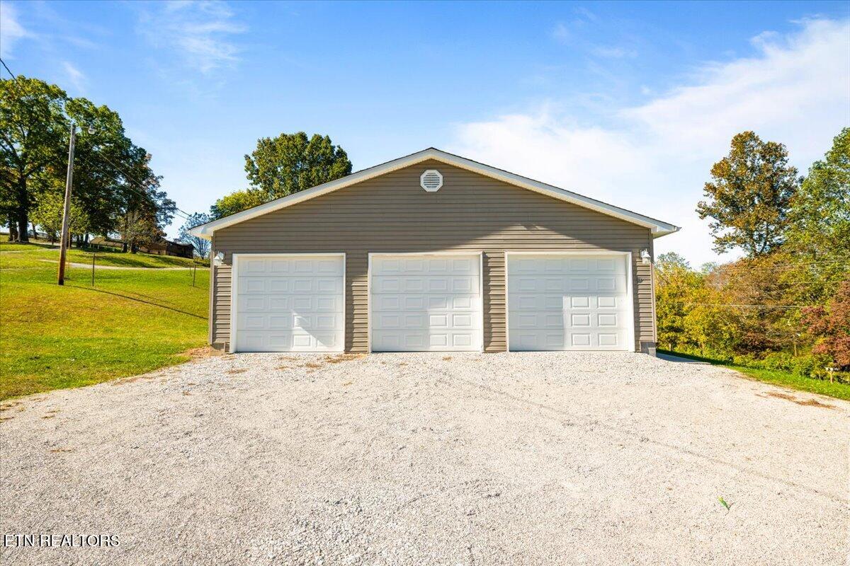 114 Myrtle Vinsant Lane Jacksboro TN 37757