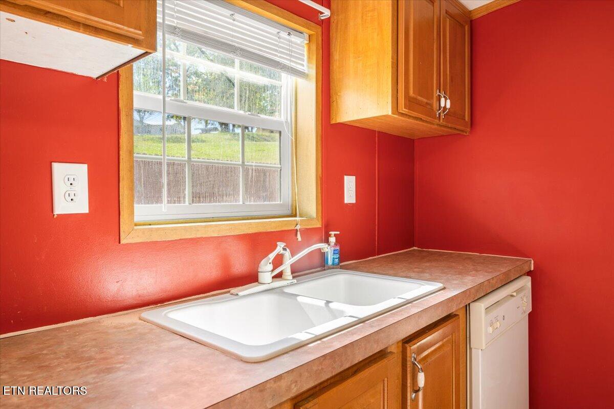 114 Myrtle Vinsant Lane Jacksboro TN 37757