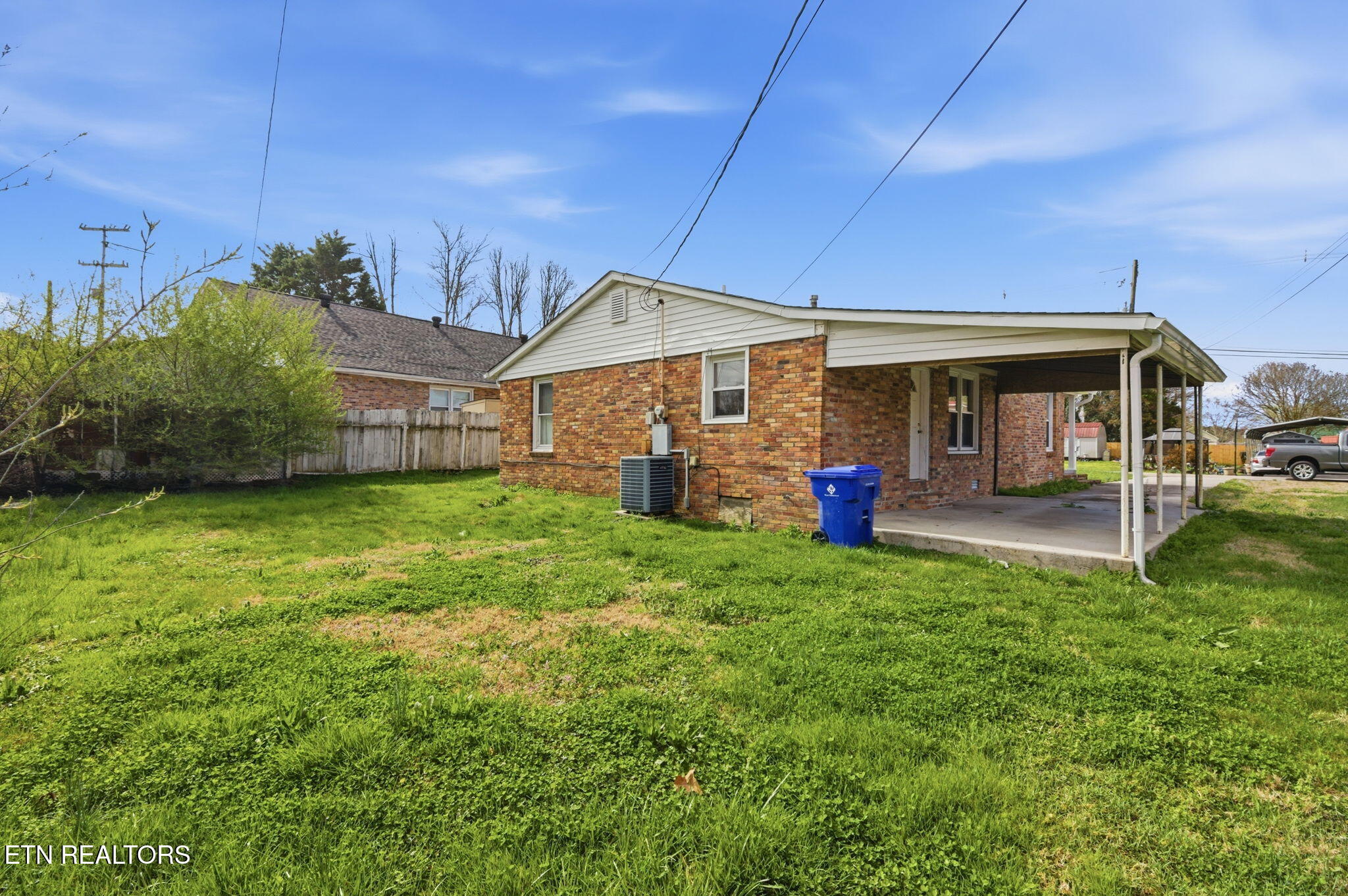 335 S Fowler Street Clinton TN 37716