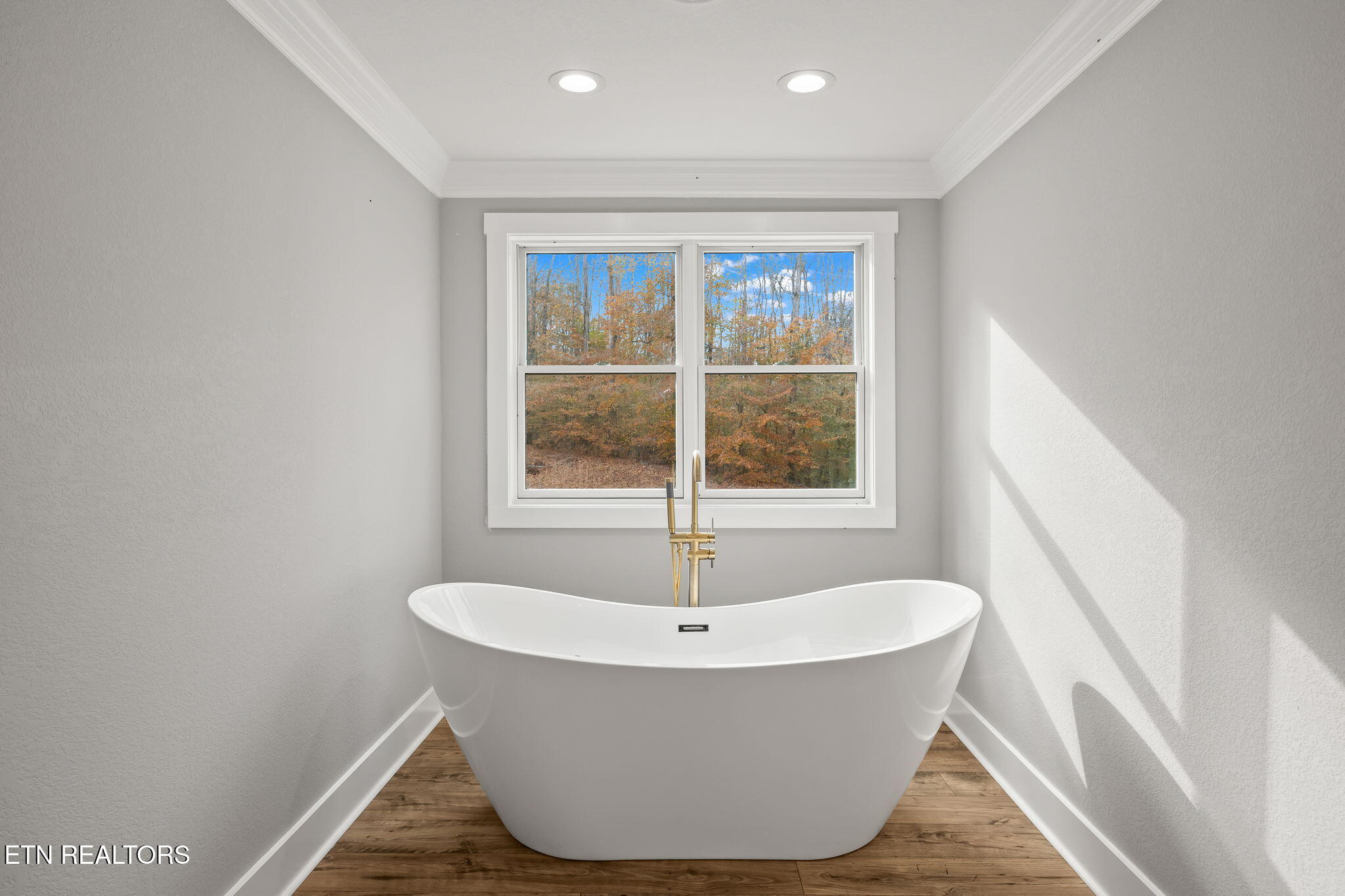 176 Bear Pause Road Byrdstown TN 38549