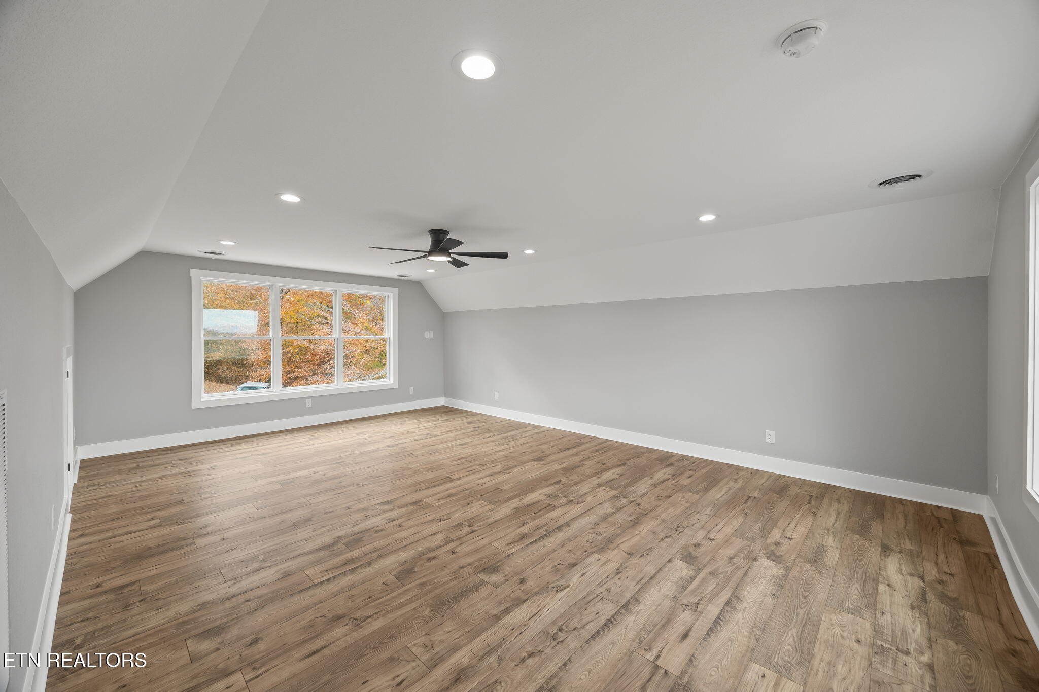 176 Bear Pause Road Byrdstown TN 38549