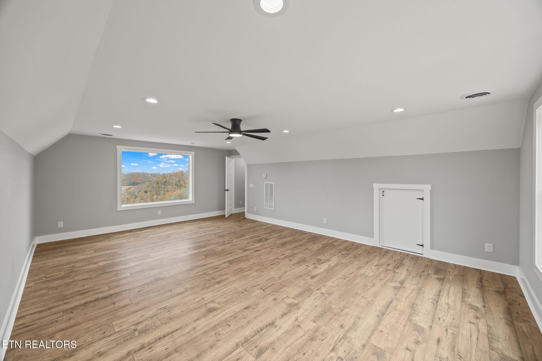 176 Bear Pause Road Byrdstown TN 38549