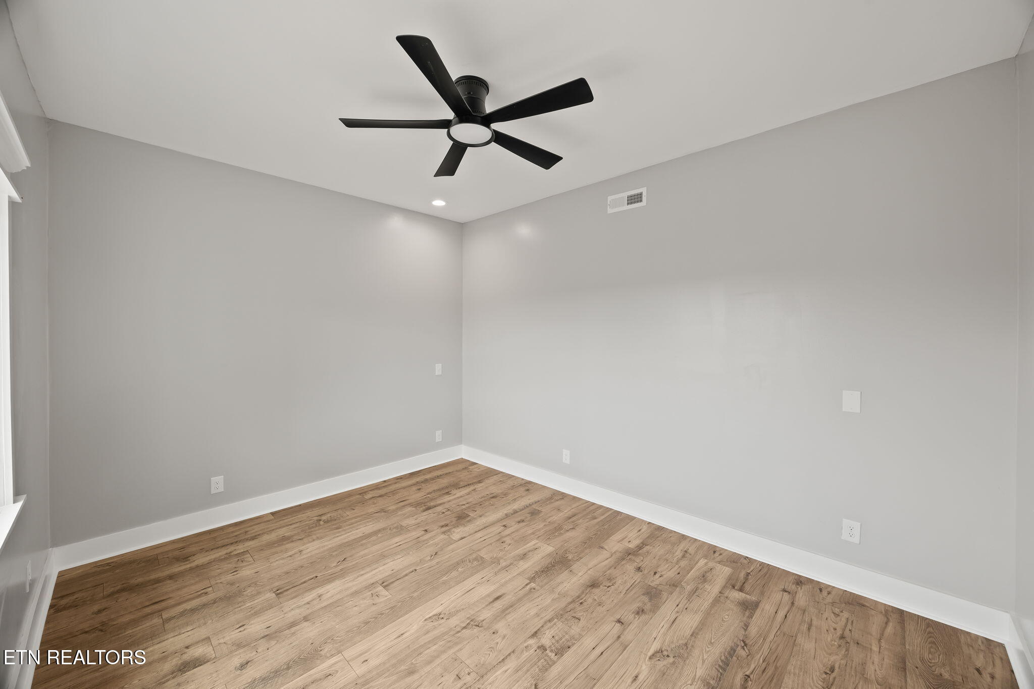 176 Bear Pause Road Byrdstown TN 38549