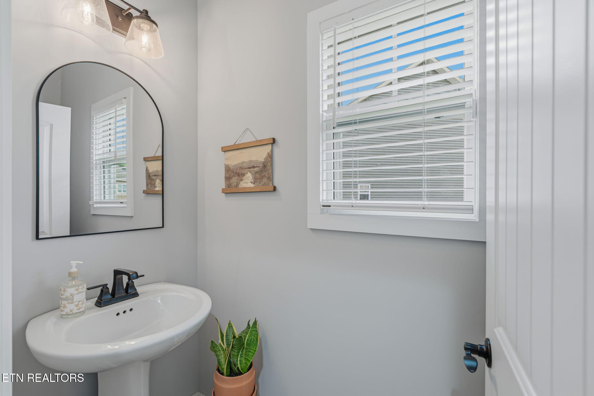 211 Queenberry Street Oak Ridge TN 37830