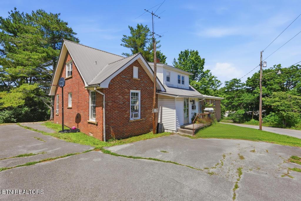 215 E Adams Street Crossville TN 38555