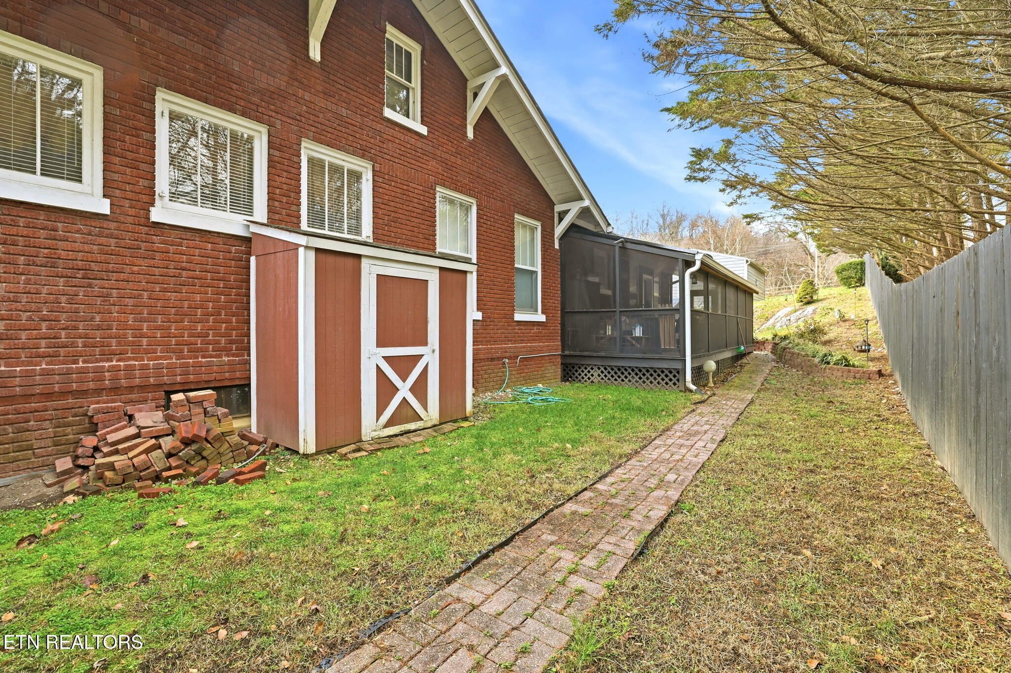 518 N Main Street Clinton TN 37716