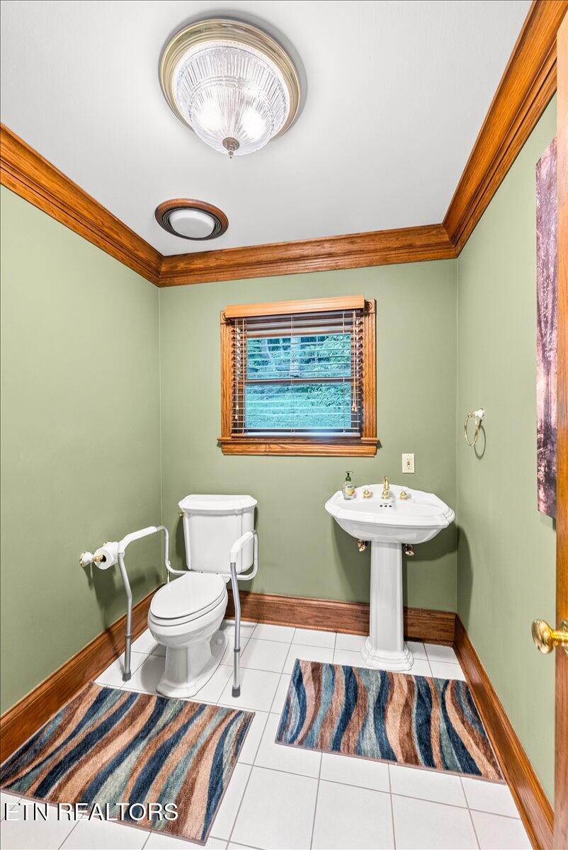 646 Hilltop Drive Jacksboro TN 37757