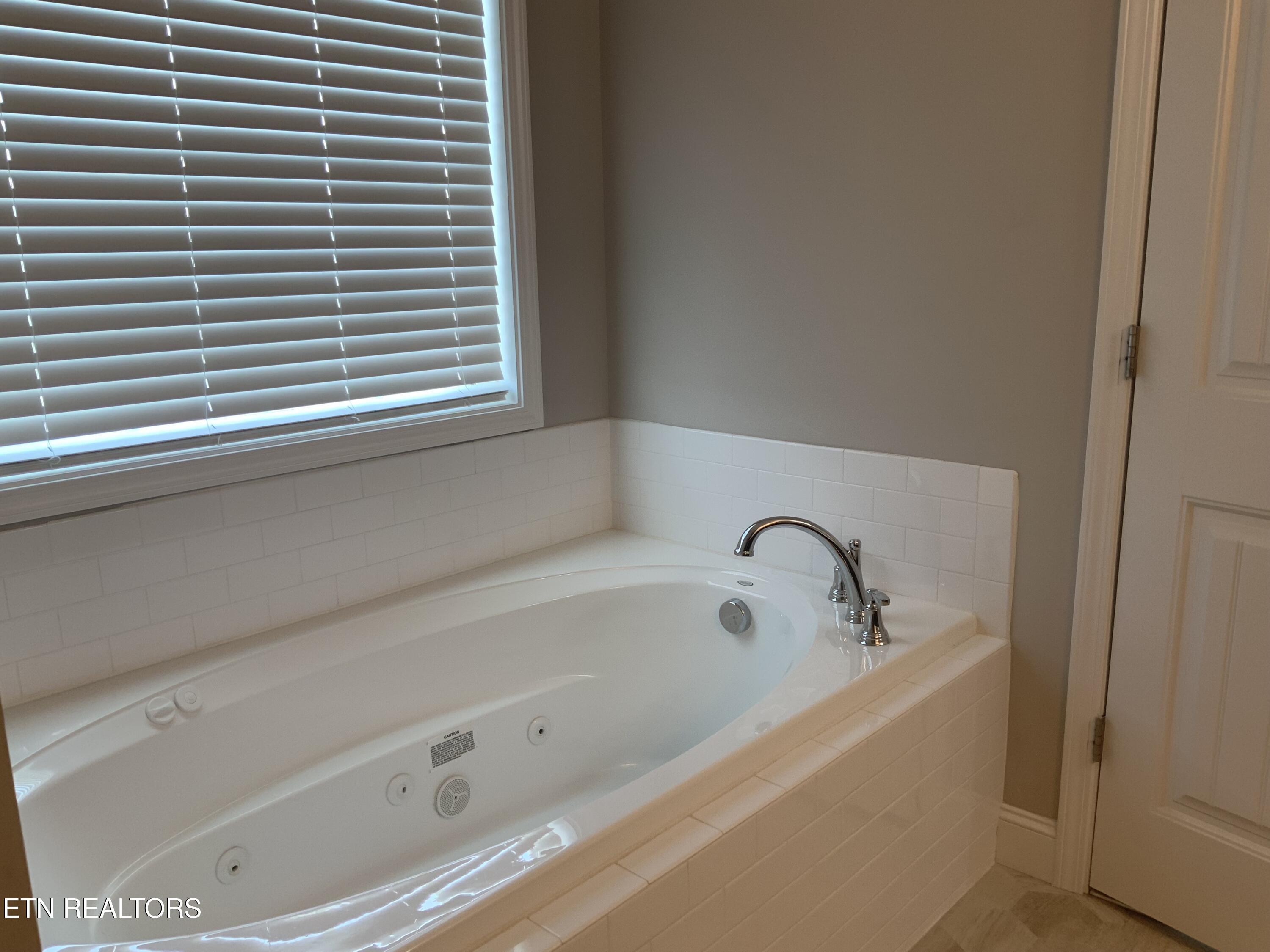 8230 Equinox Lane Powell TN 37849