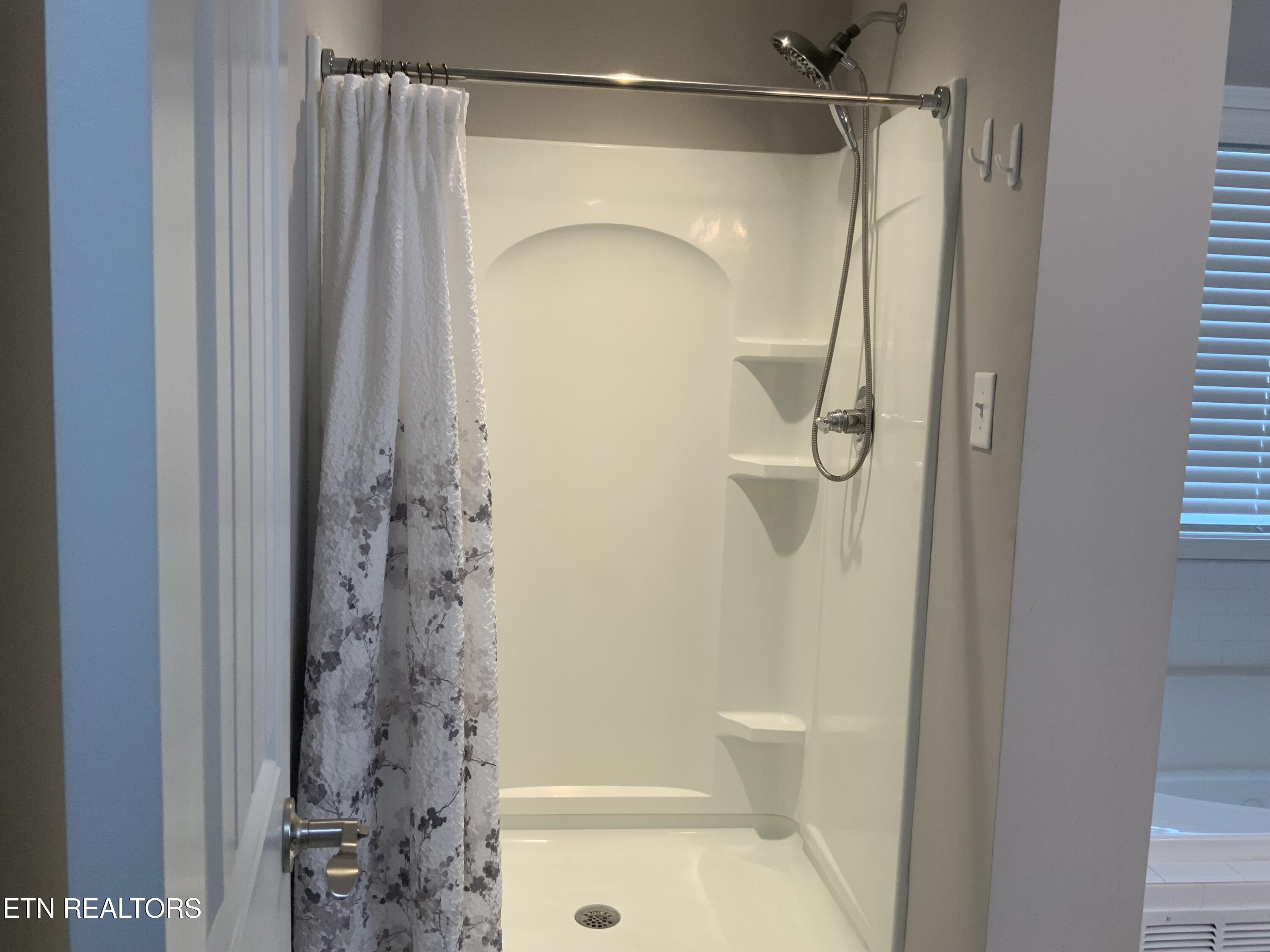 8230 Equinox Lane Powell TN 37849