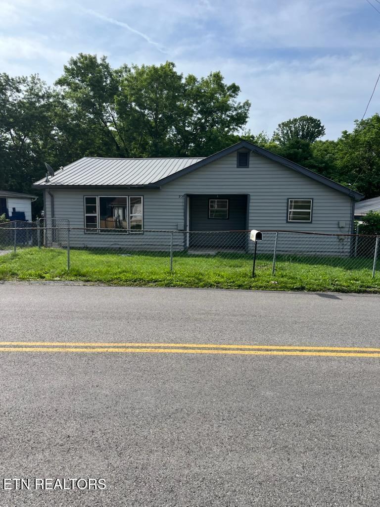 706 E Beech Street Lafollette TN 37766