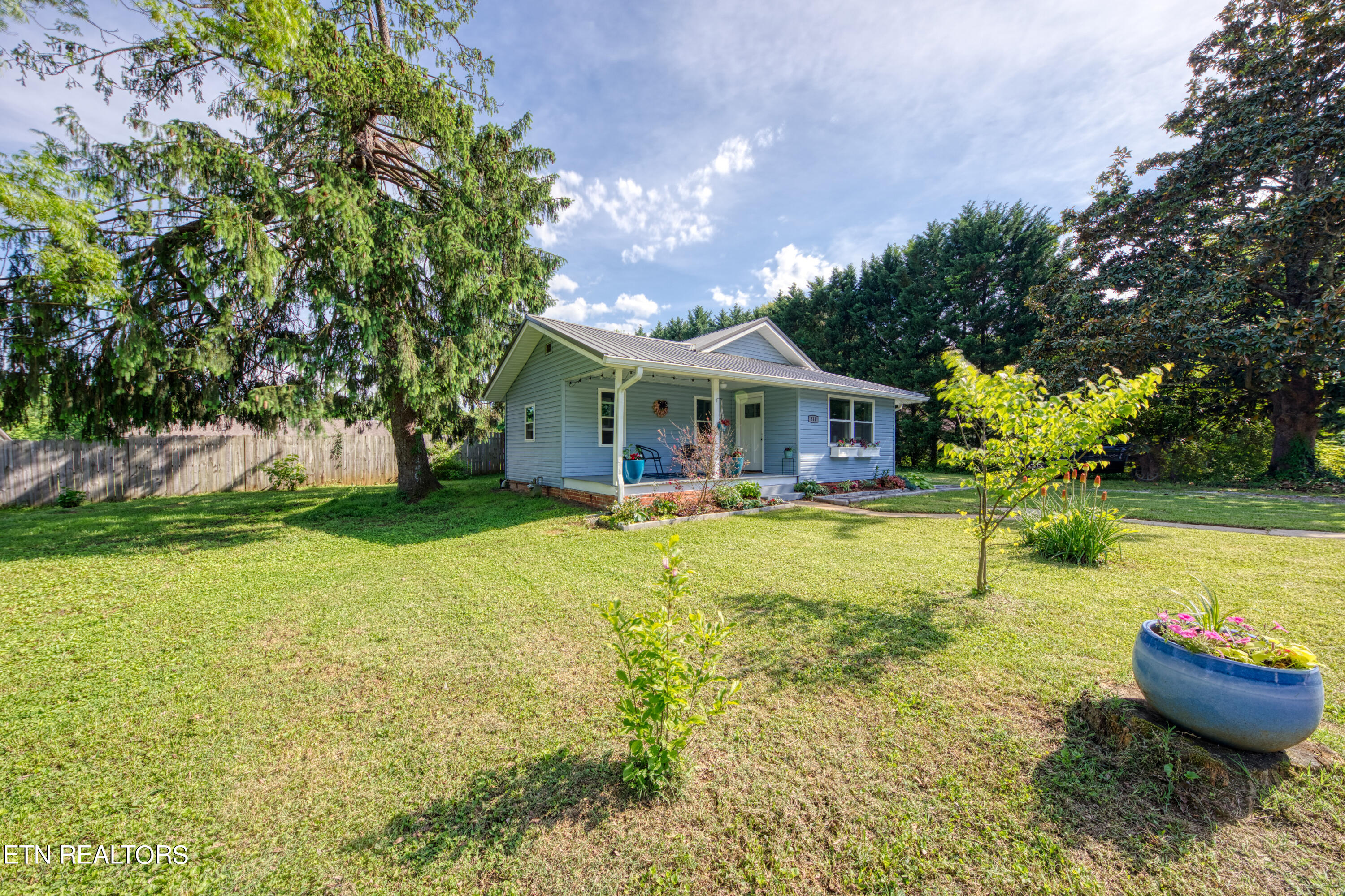 311 Russell Road Rockford TN 37853