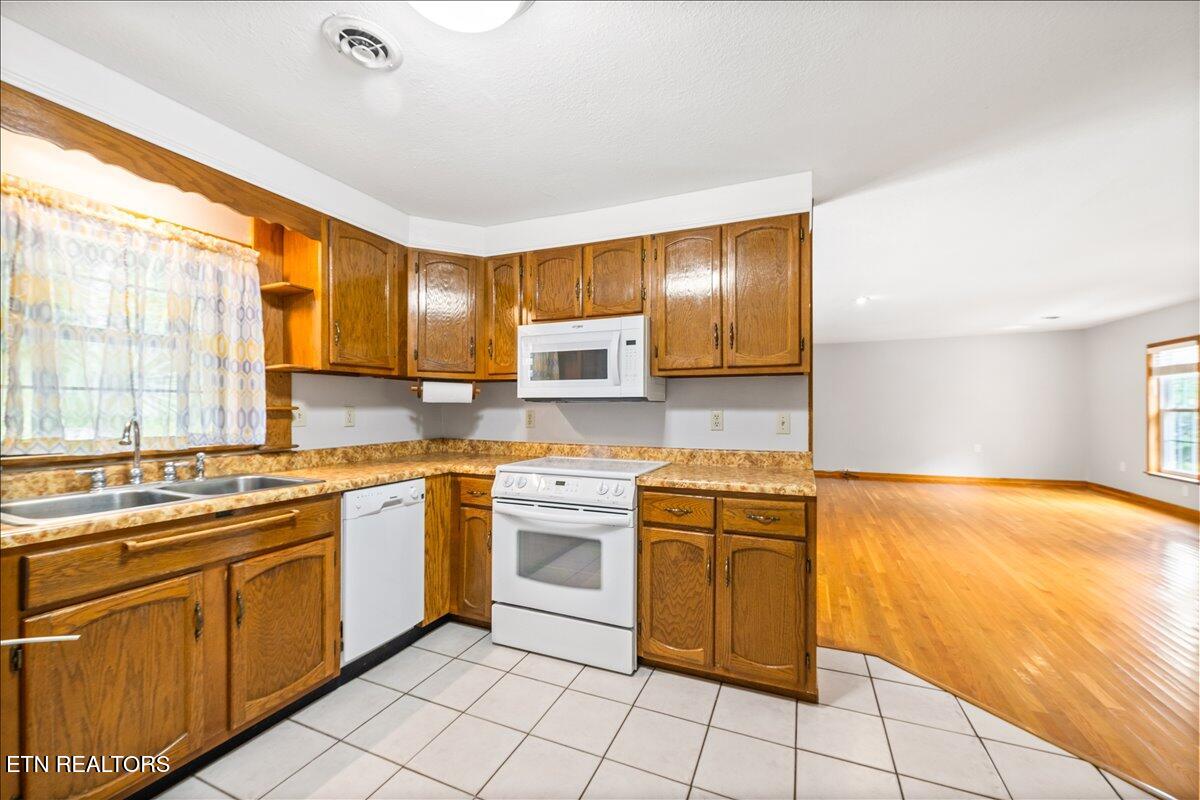 327 Mcdeerman Road Jacksboro TN 37757
