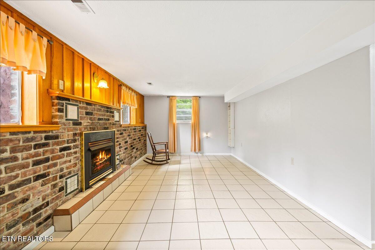 327 Mcdeerman Road Jacksboro TN 37757