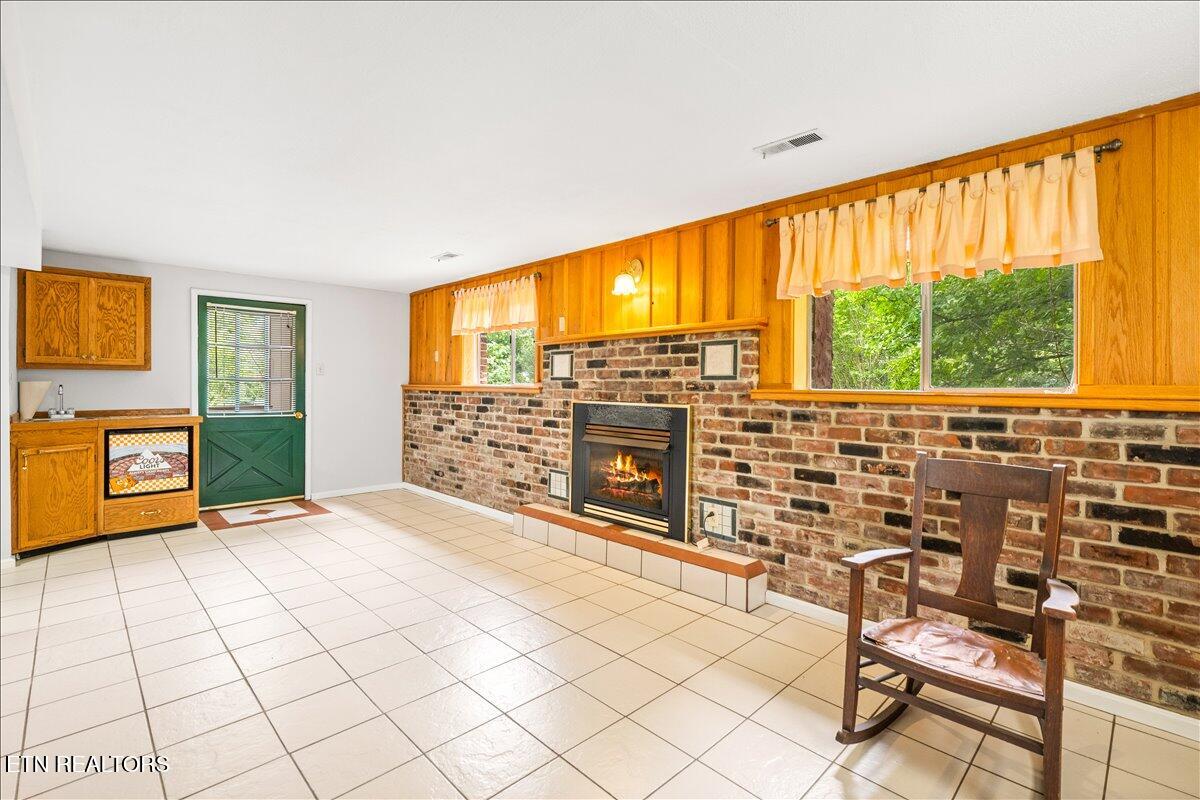 327 Mcdeerman Road Jacksboro TN 37757
