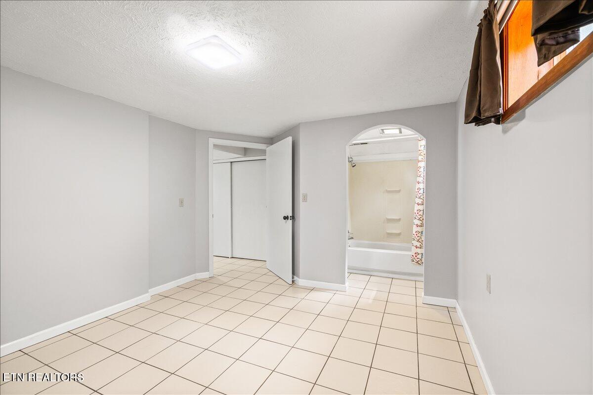 327 Mcdeerman Road Jacksboro TN 37757