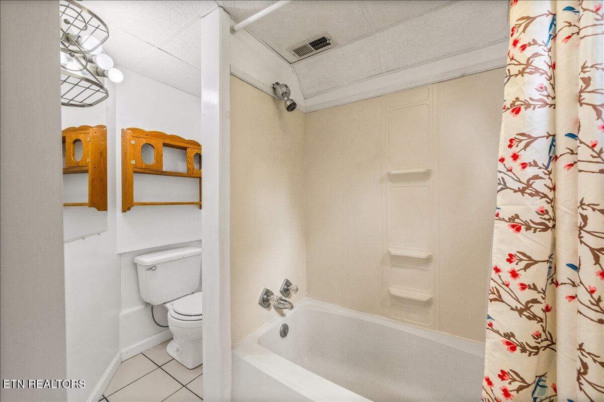 327 Mcdeerman Road Jacksboro TN 37757