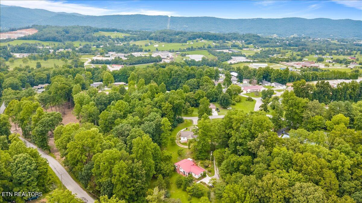 327 Mcdeerman Road Jacksboro TN 37757