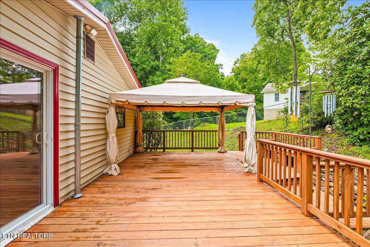 327 Mcdeerman Road Jacksboro TN 37757