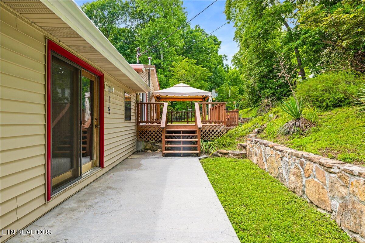 327 Mcdeerman Road Jacksboro TN 37757