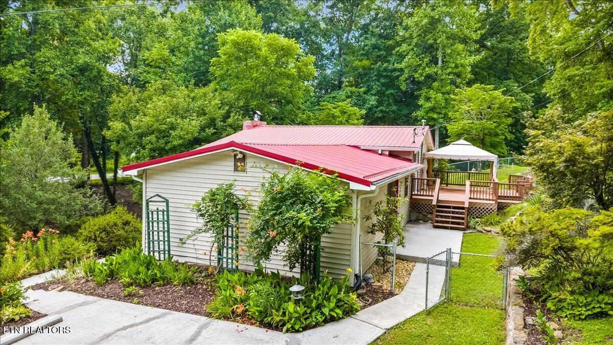 327 Mcdeerman Road Jacksboro TN 37757