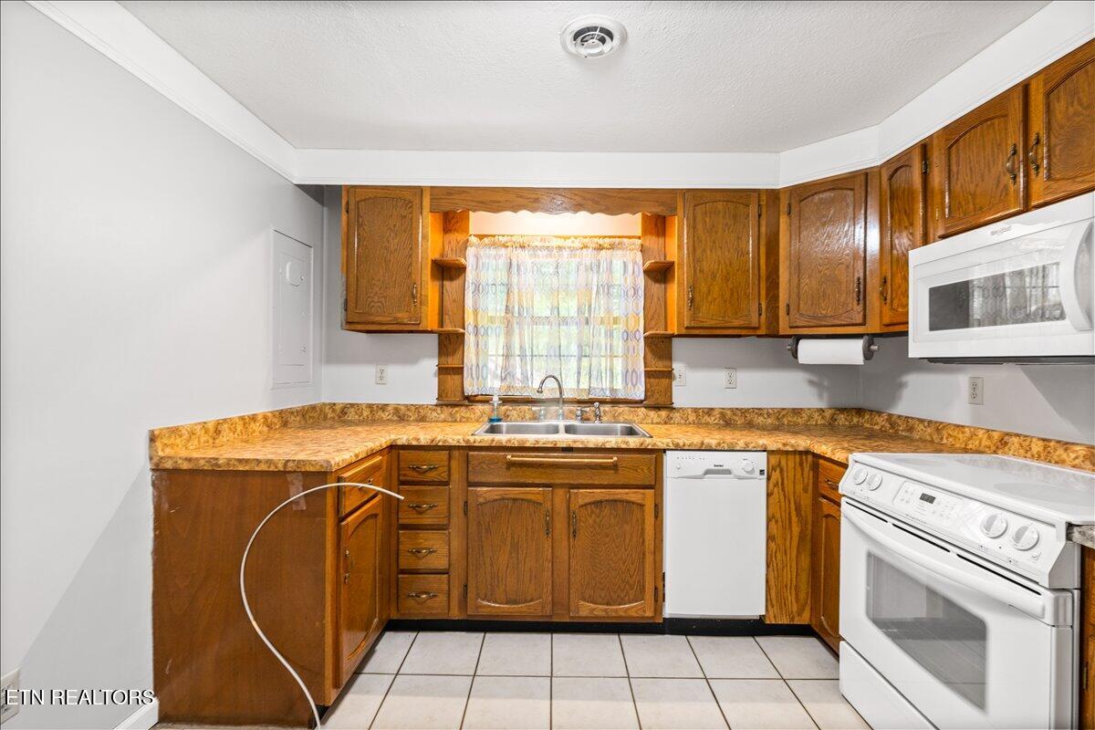 327 Mcdeerman Road Jacksboro TN 37757