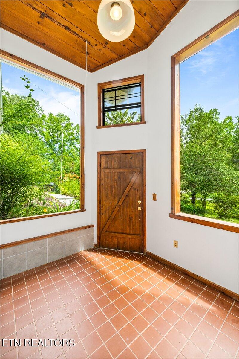 327 Mcdeerman Road Jacksboro TN 37757