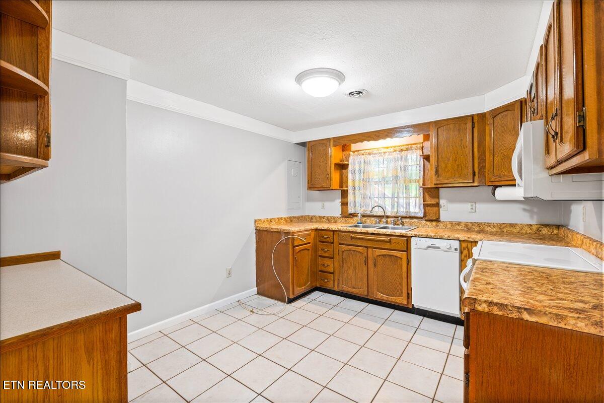 327 Mcdeerman Road Jacksboro TN 37757