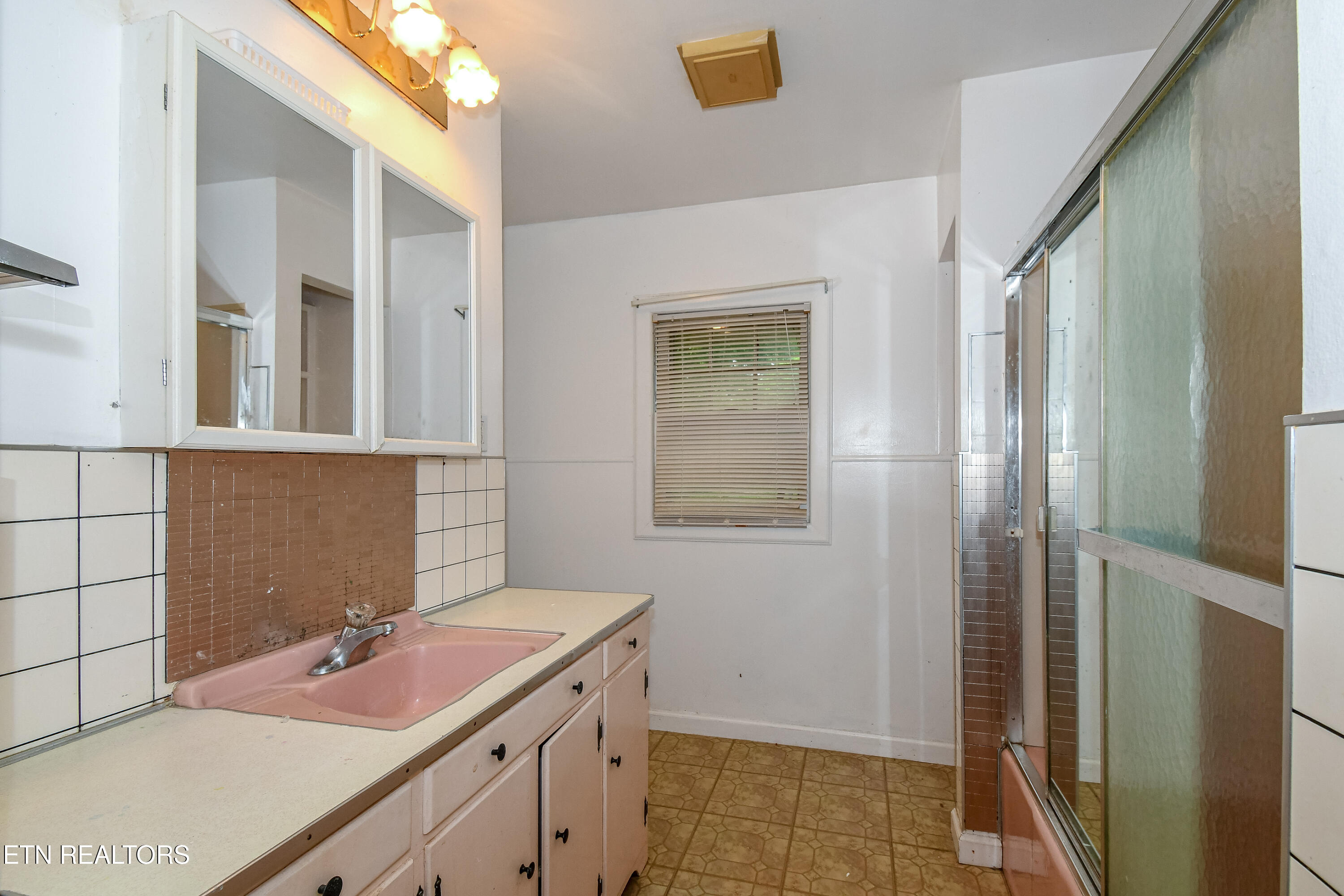 185 Trigonia Road Greenback TN 37742