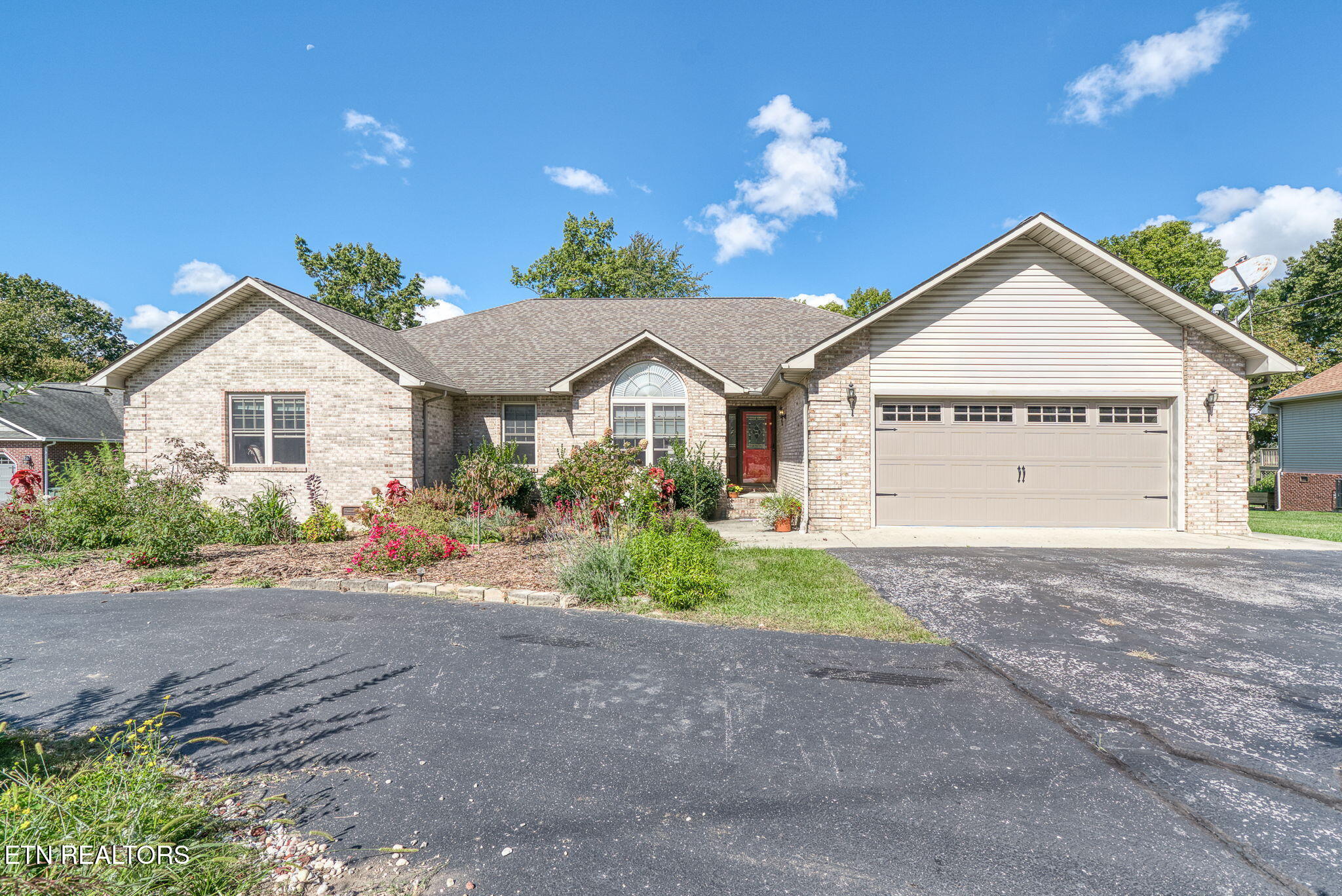 633 E Deer Creek Drive Crossville TN 38571
