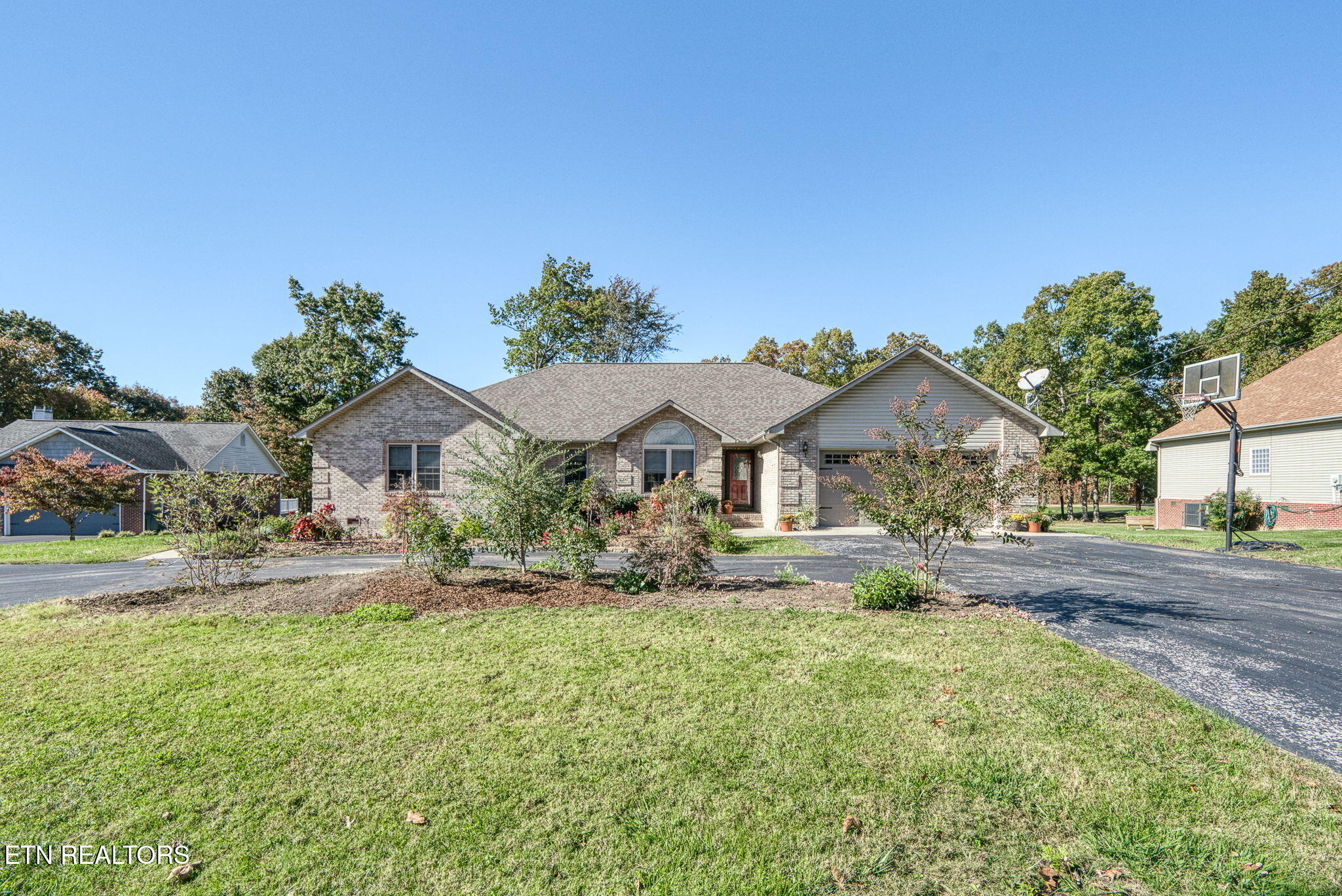 633 E Deer Creek Drive Crossville TN 38571