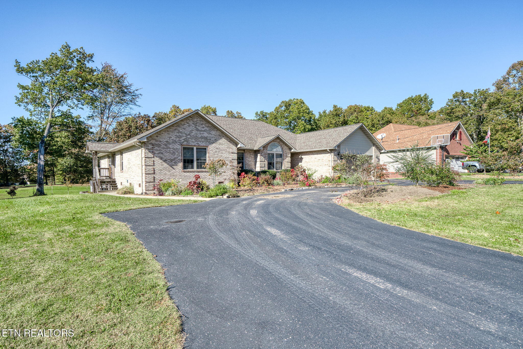 633 E Deer Creek Drive Crossville TN 38571