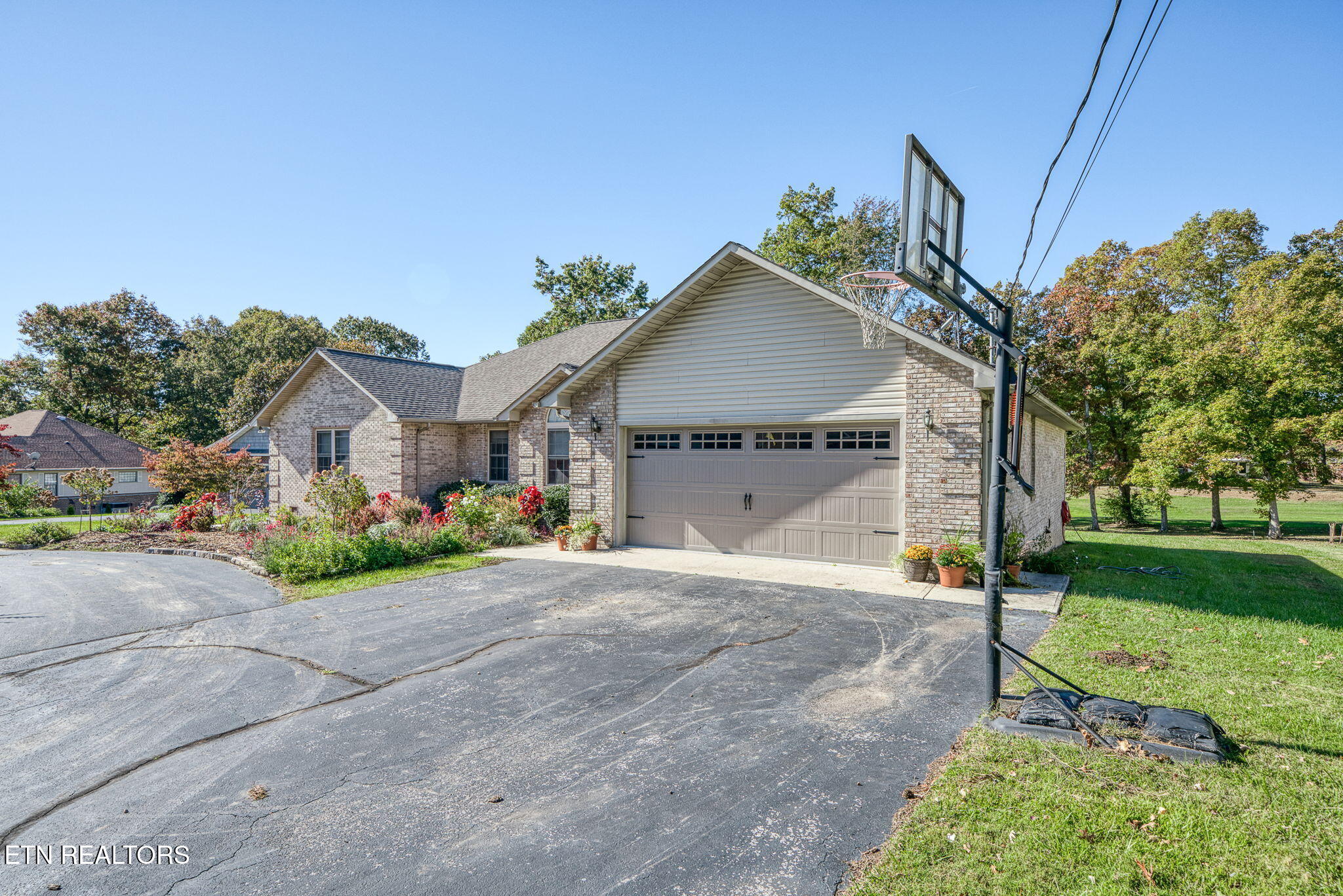 633 E Deer Creek Drive Crossville TN 38571