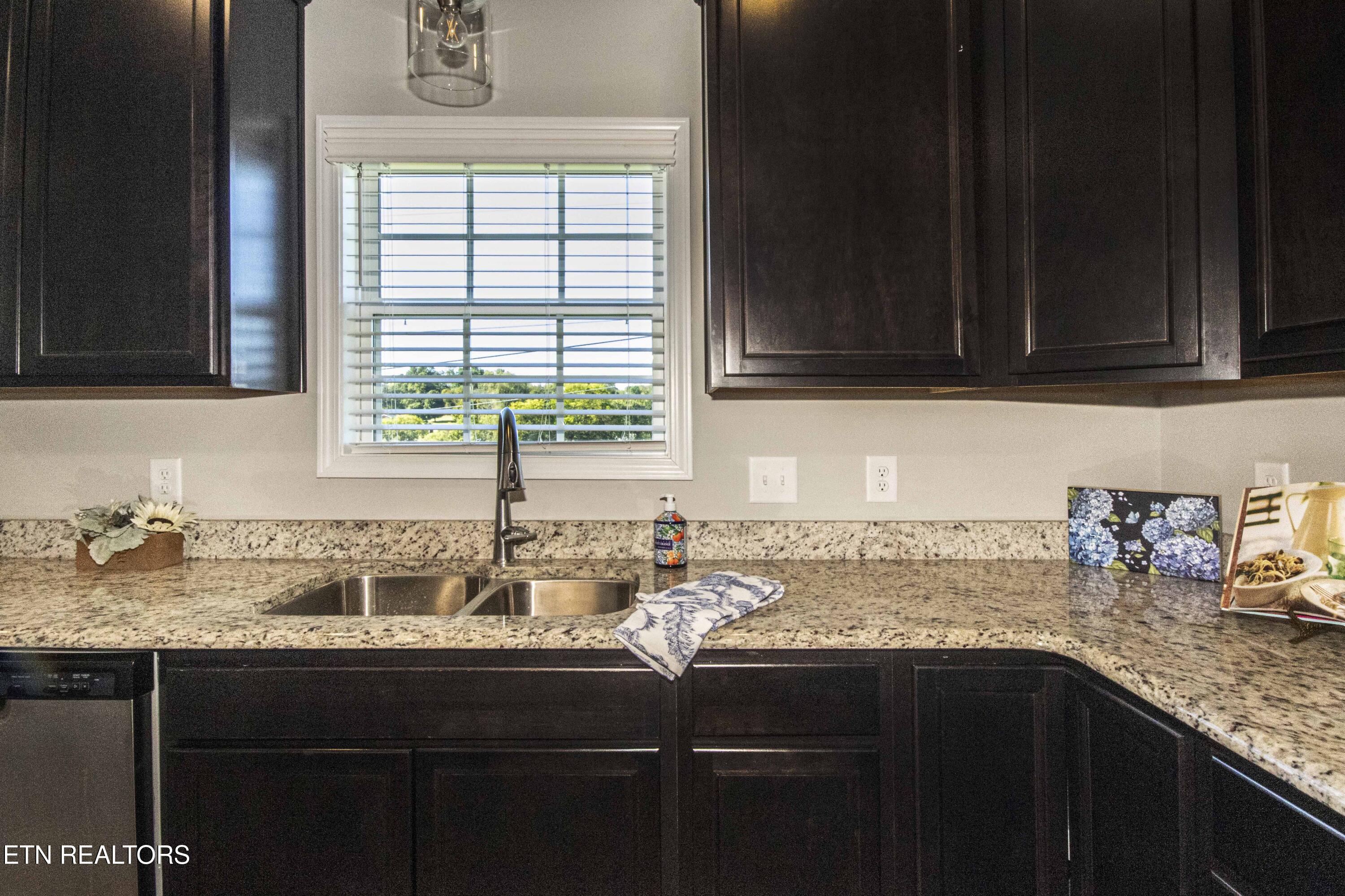 8111 Zenith Lane Powell TN 37849