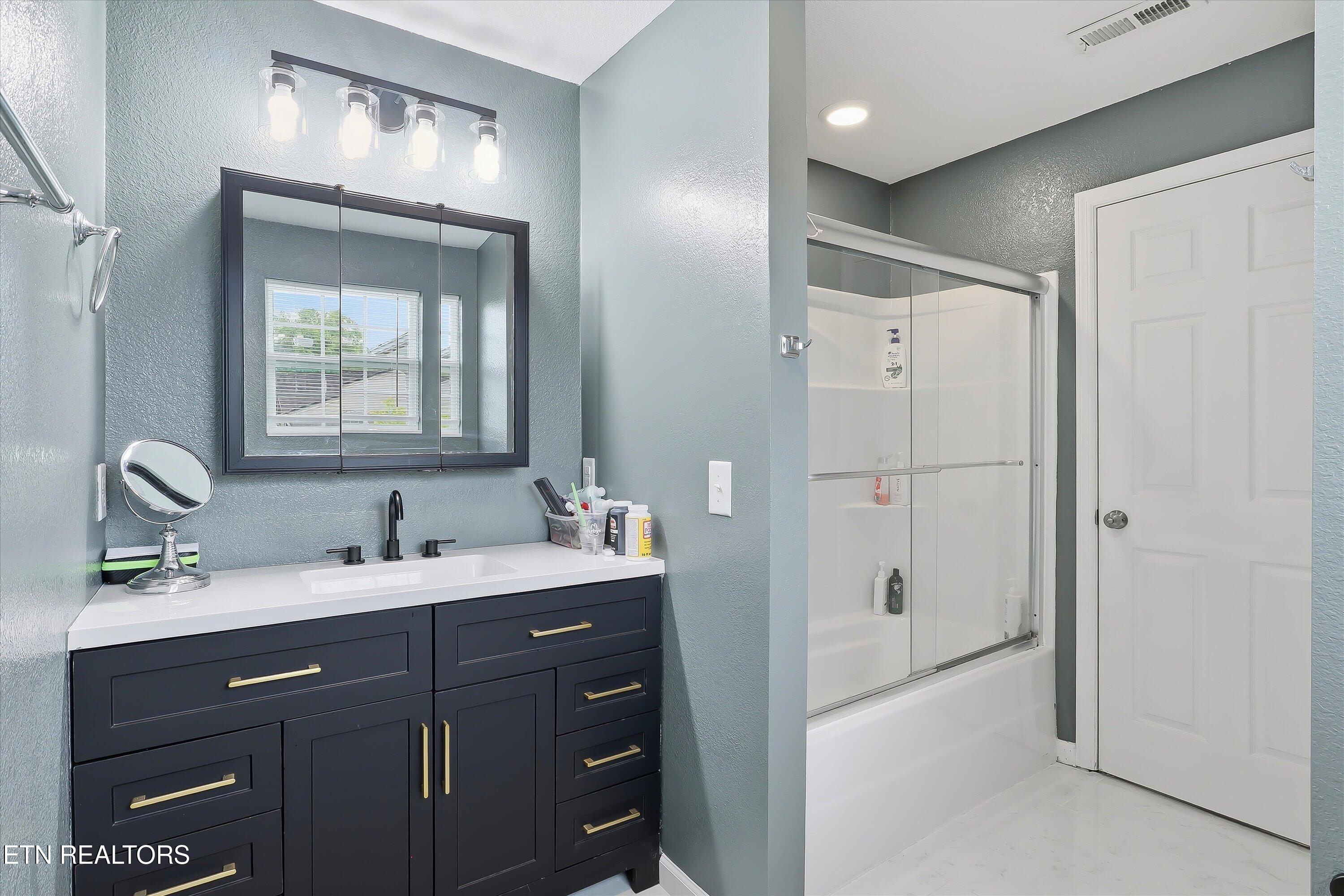 1001 Vivian Avenue Rocky Top TN 37769