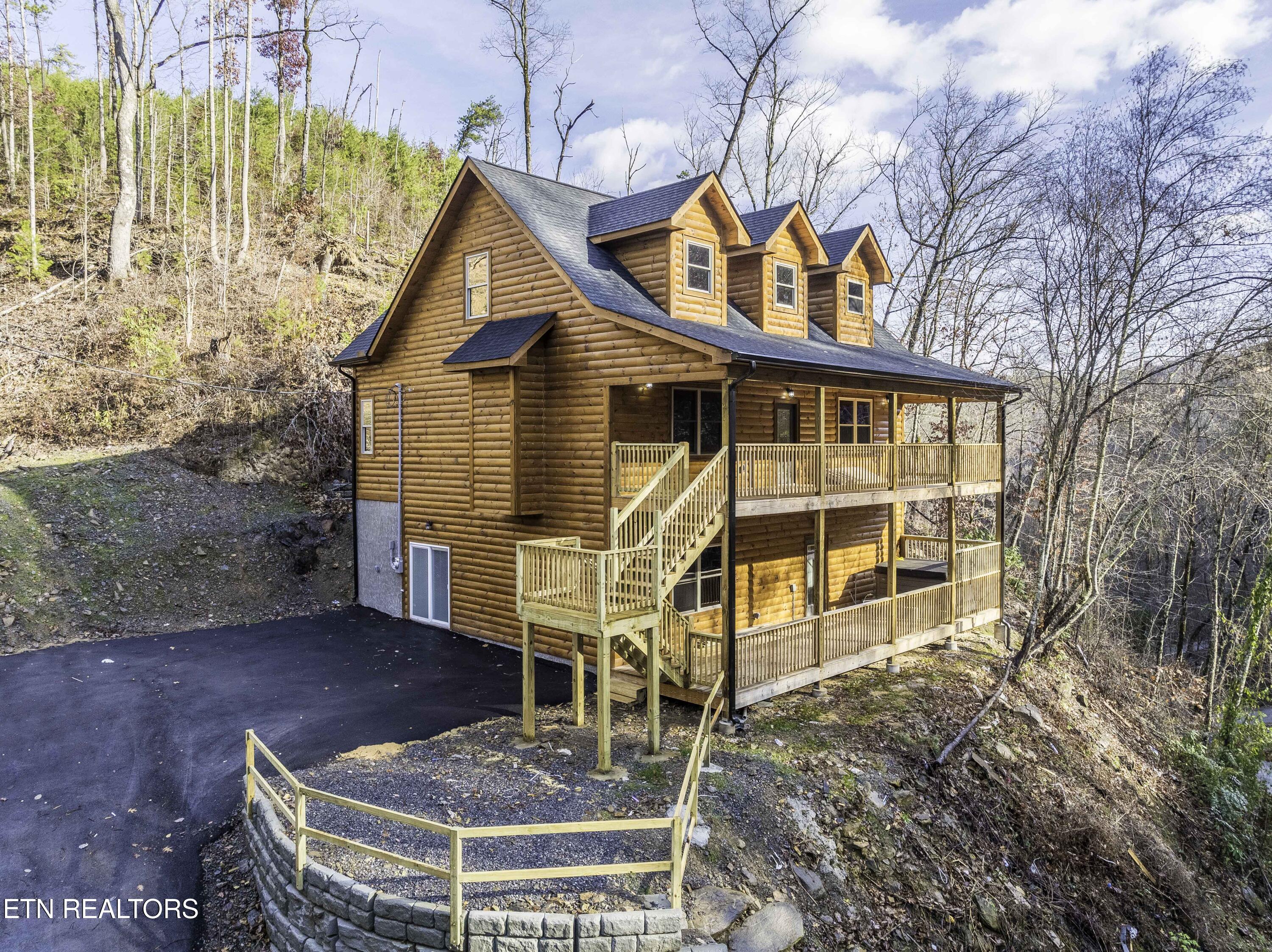 1045 Deep Hollow Road Gatlinburg TN 37738