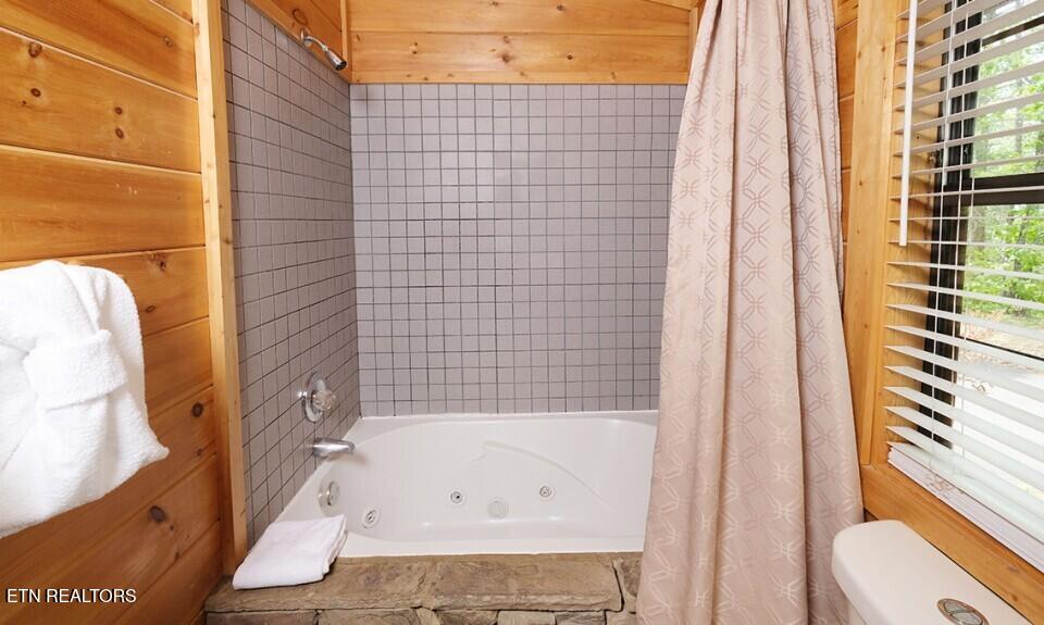623 Iron Mountain Road Pigeon Forge TN 37863