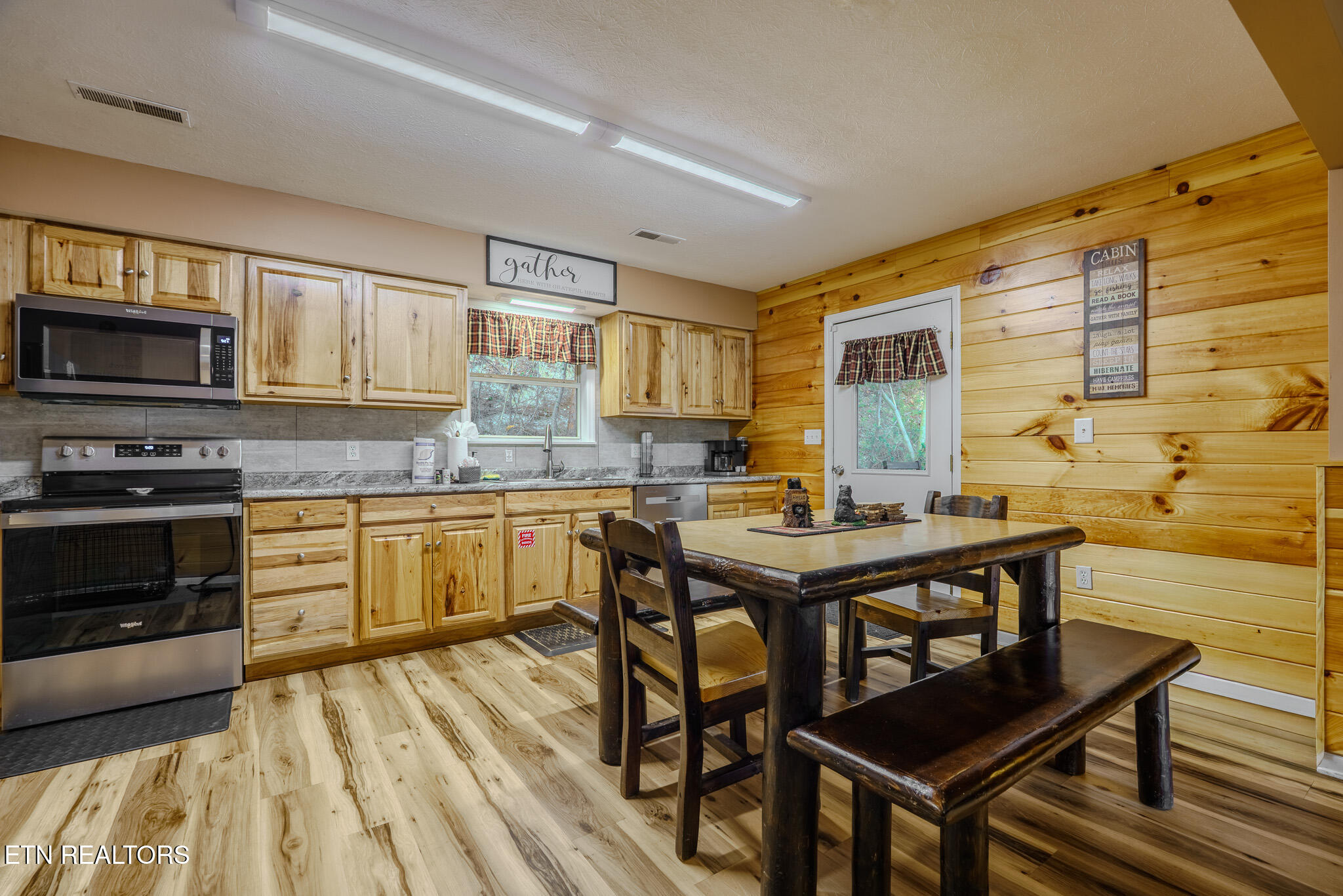 1430 Am King Way Sevierville TN 37876